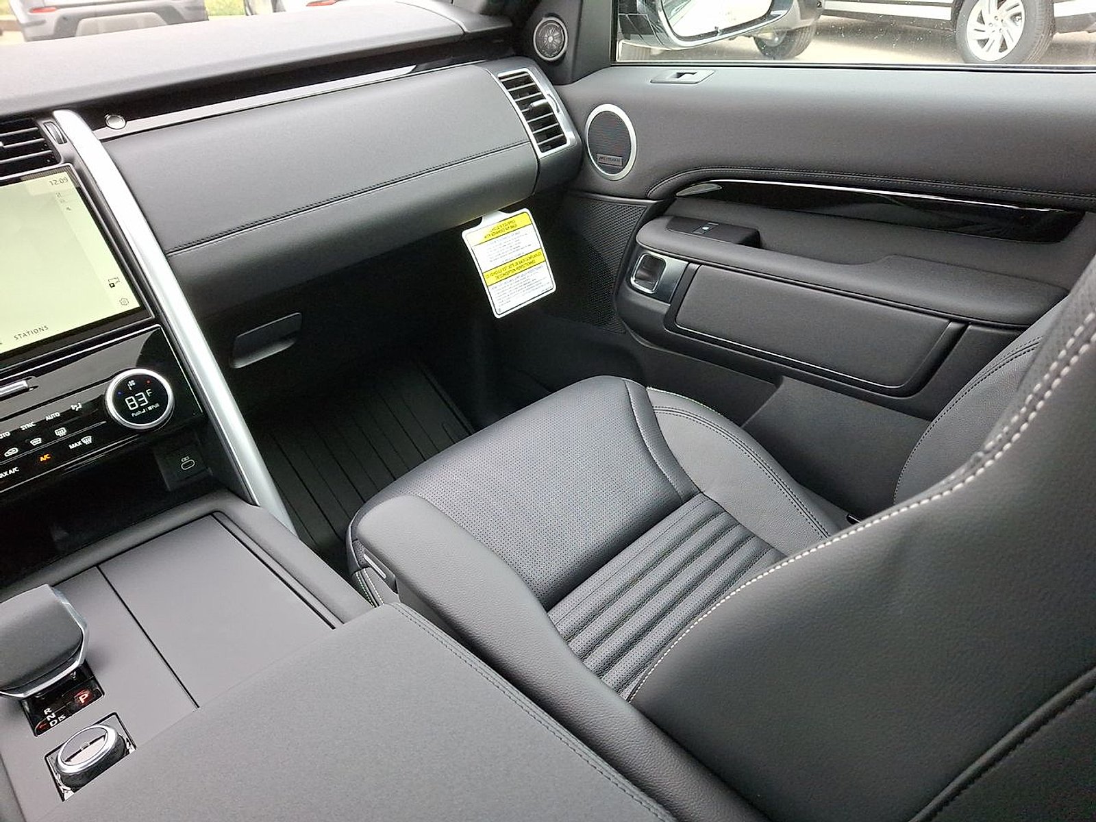 2025 Land Rover Discovery S - Photo 11