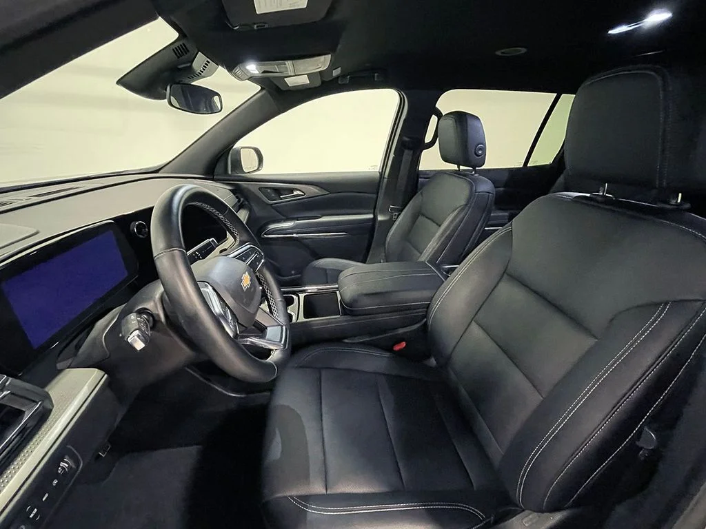 Used 2025 Gray Chevrolet LT image 3