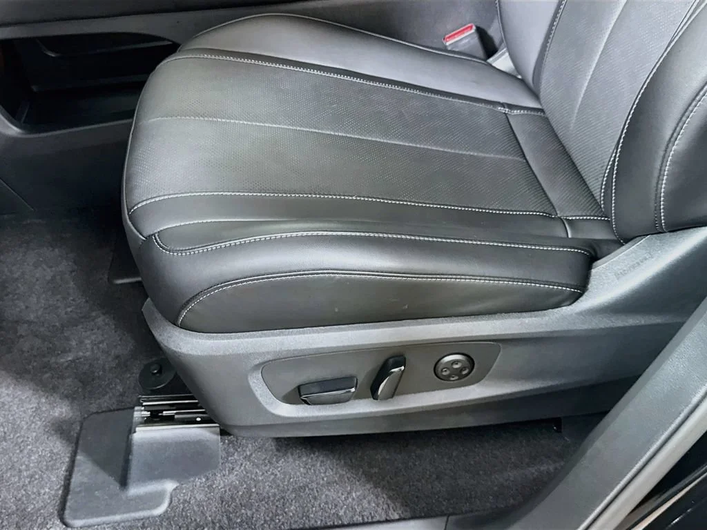 Certified Used 2026 Black INFINITI LUXE image 26