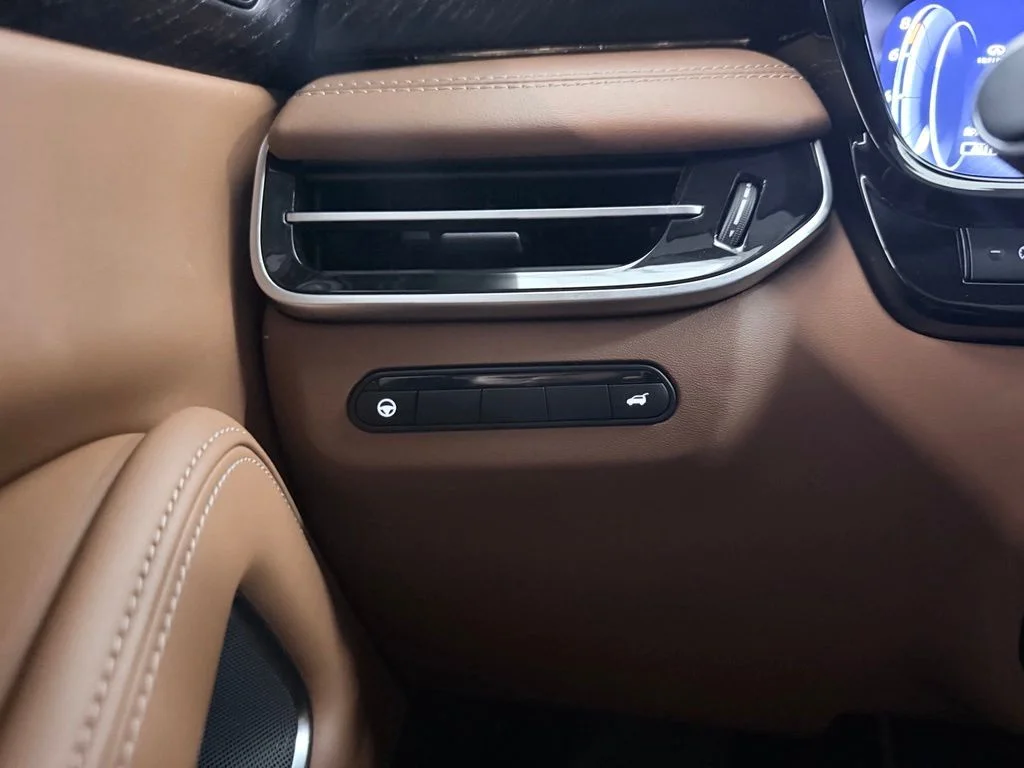 Used 2024 Blue INFINITI Sensory image 26