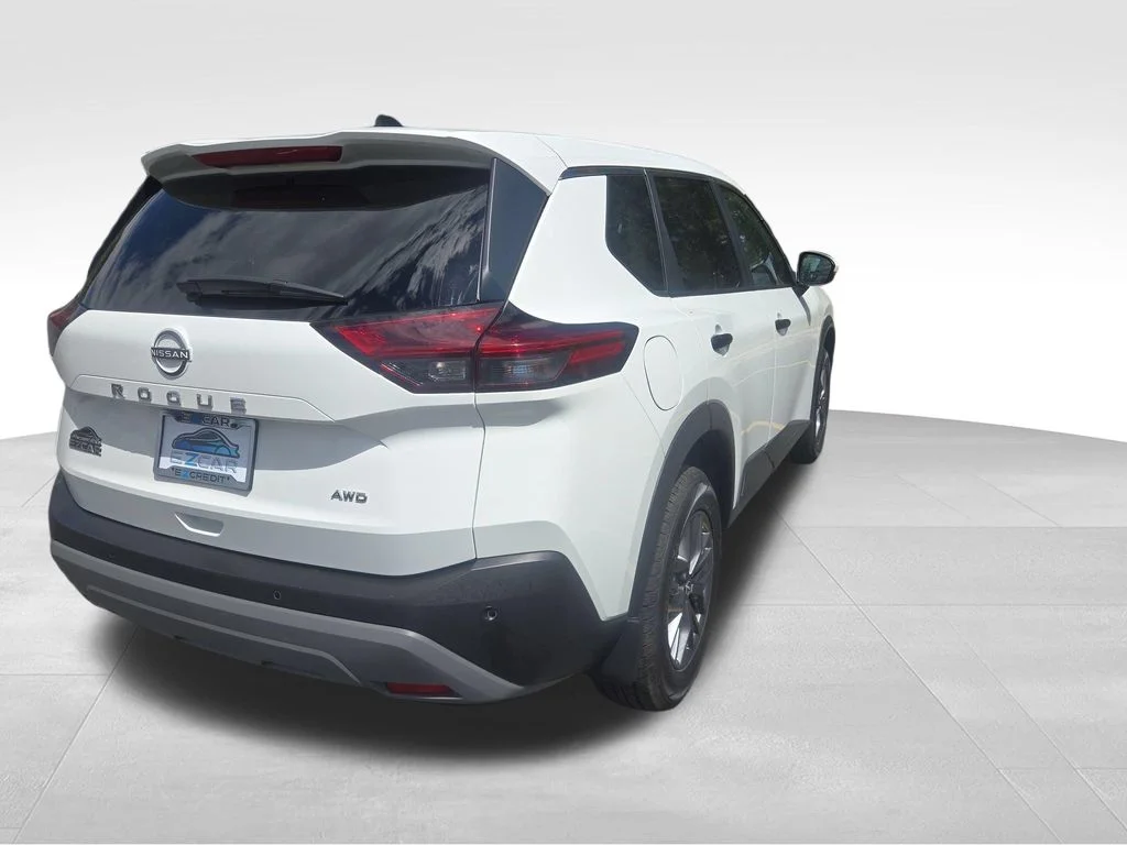 Used 2023 White Nissan S image 11