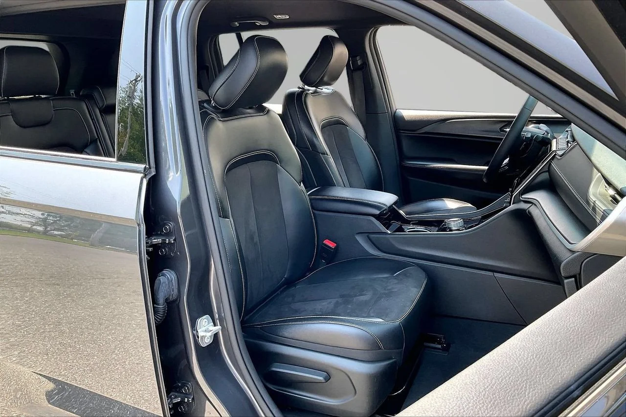 Used 2023 Gray Jeep Altitude X image 22