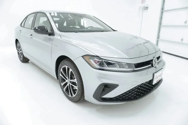 2026 Volkswagen Jetta Sport - Photo 3