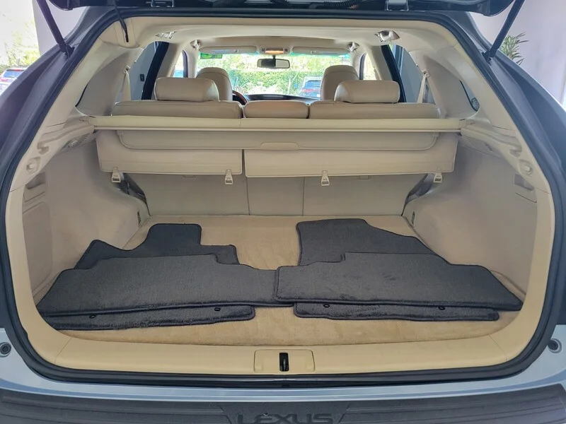 Used 2010 Blue LEXUS FWD 4DR image 13