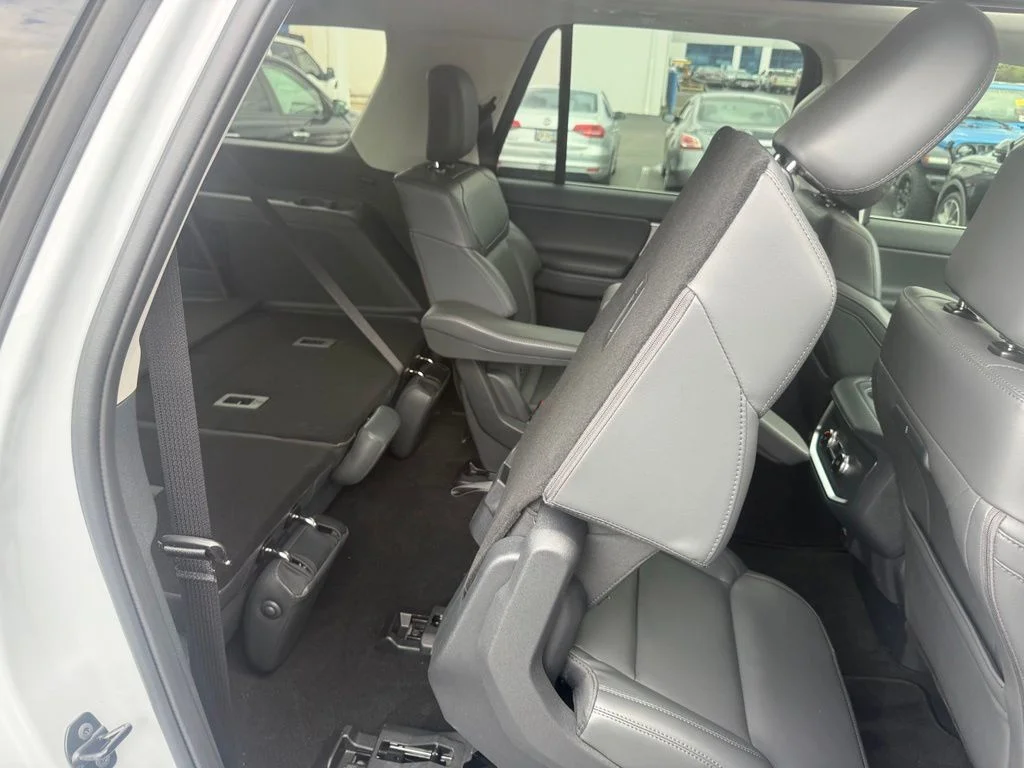 New 2026 Space Silver Metallic Ford MAX Active image 57