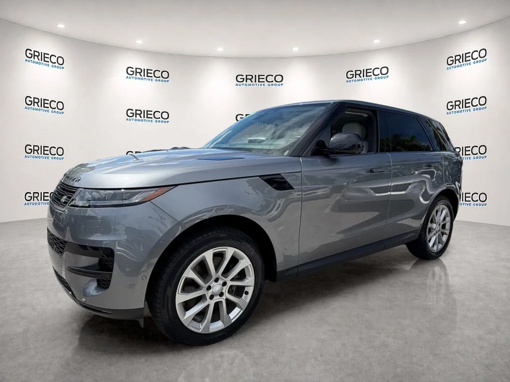 Used 2024  Land Rover SE image 3