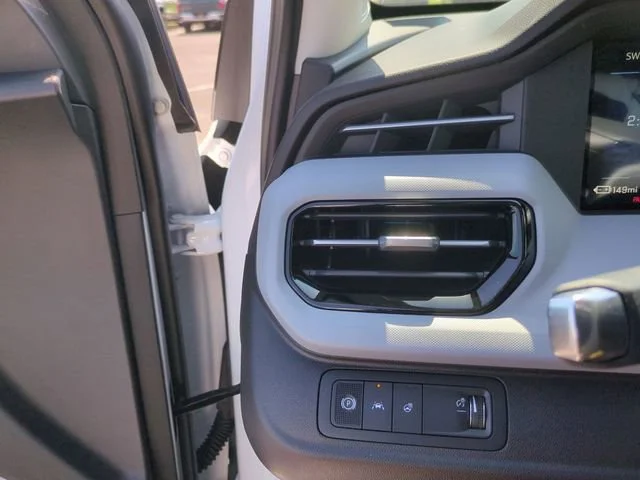 New 2027 Summit White Chevrolet LT image 19