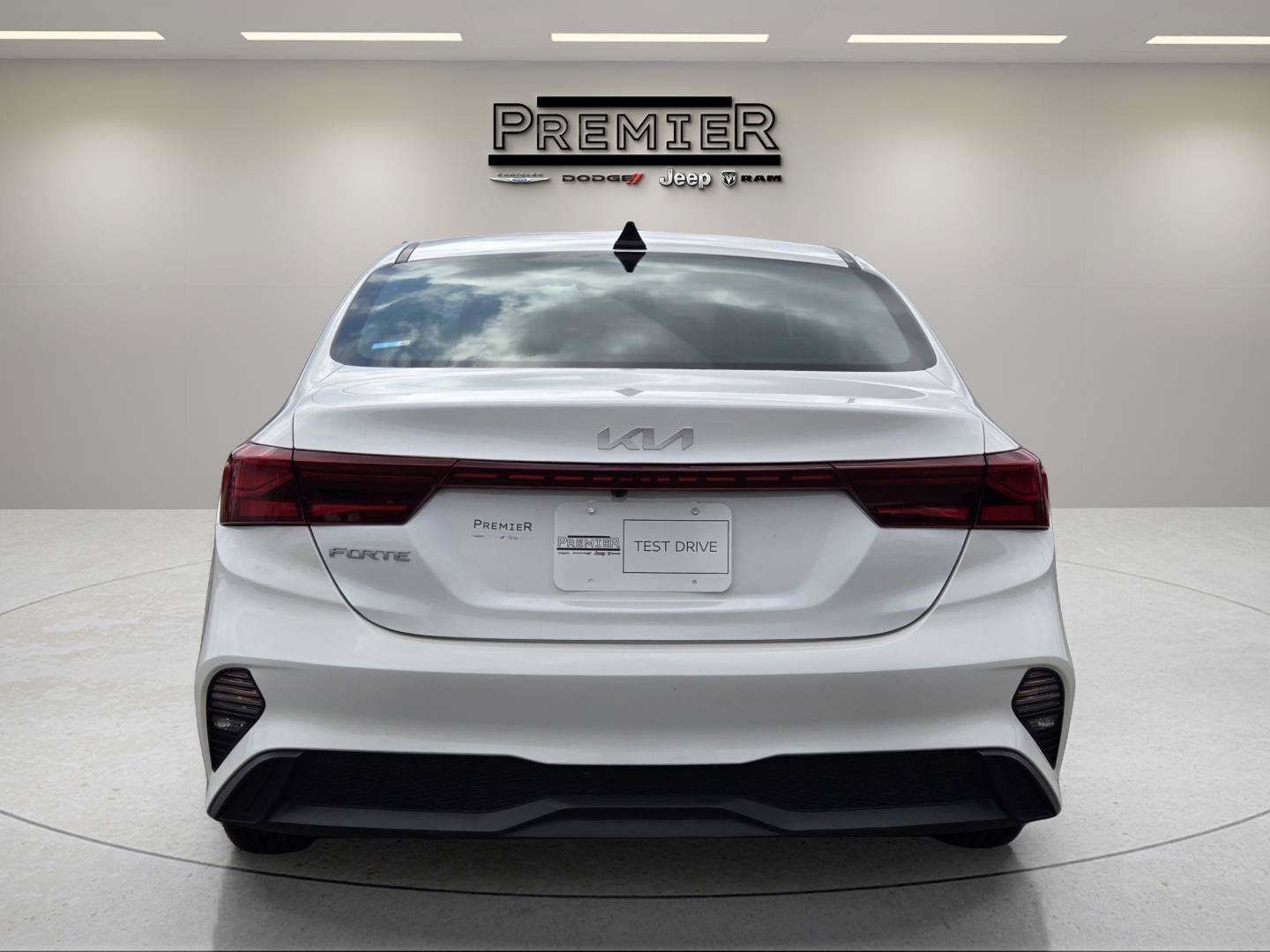 Used 2024 Snow White Pearl Kia LXS image 7