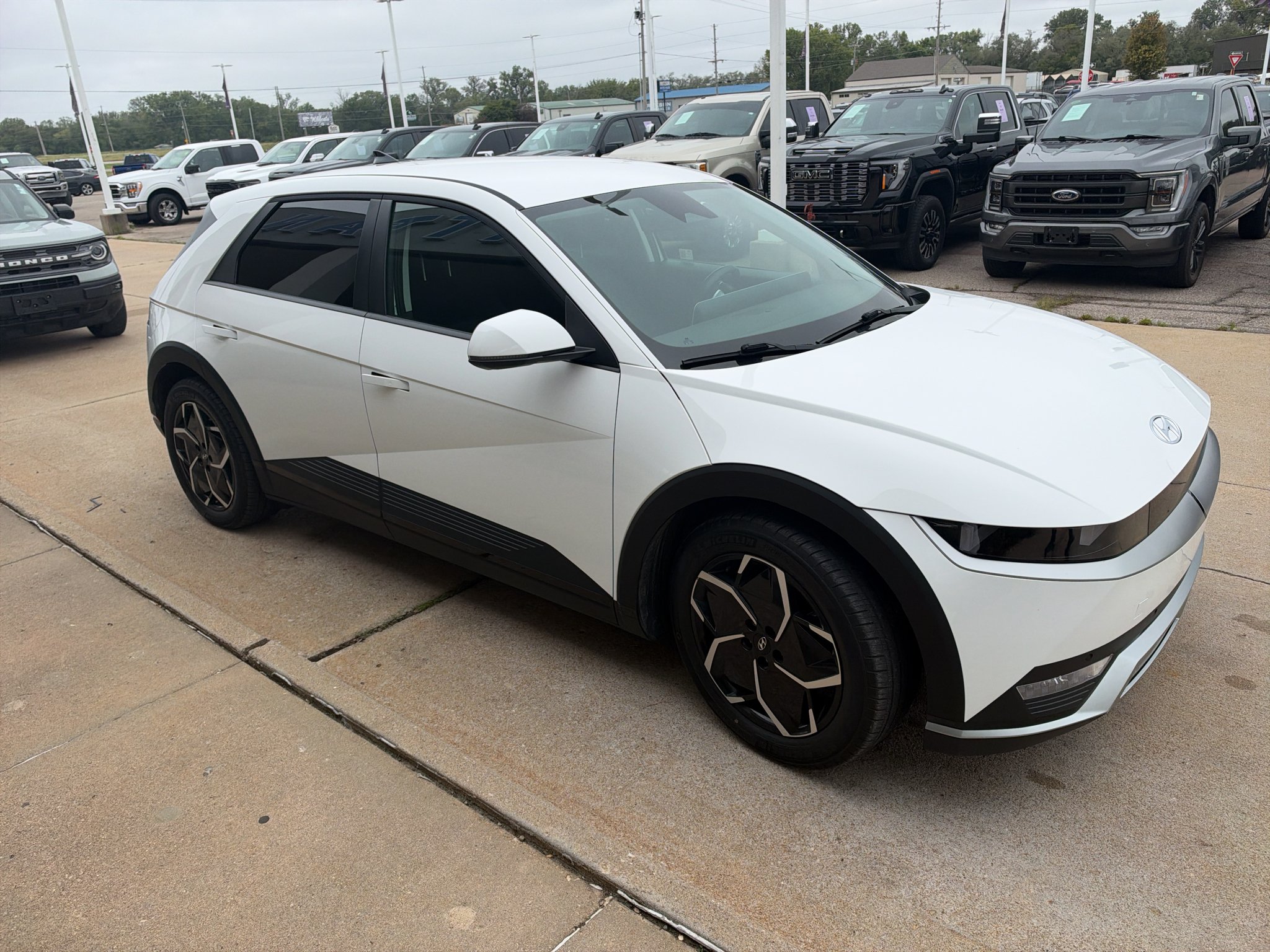 Used 2024 Atlas White Hyundai SEL image 3