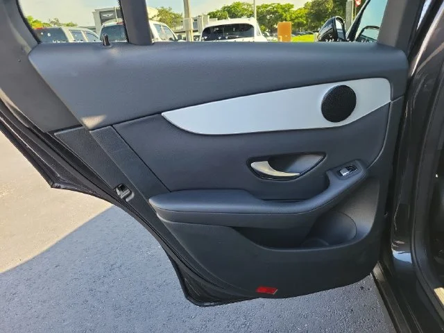 Used 2022 Black Mercedes-Benz GLC 300 image 10