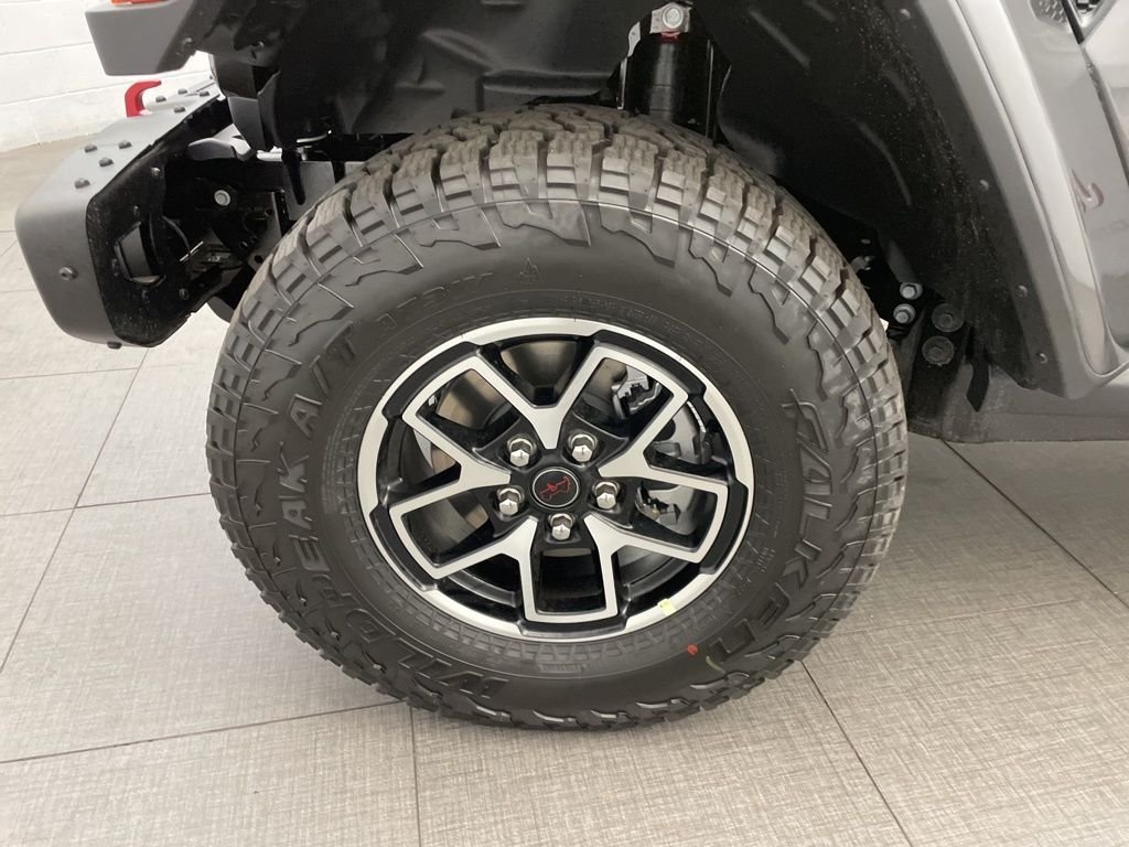 New 2026 Granite Crystal Metallic Clear-Coat Exterior Paint Jeep Rubicon X image 8