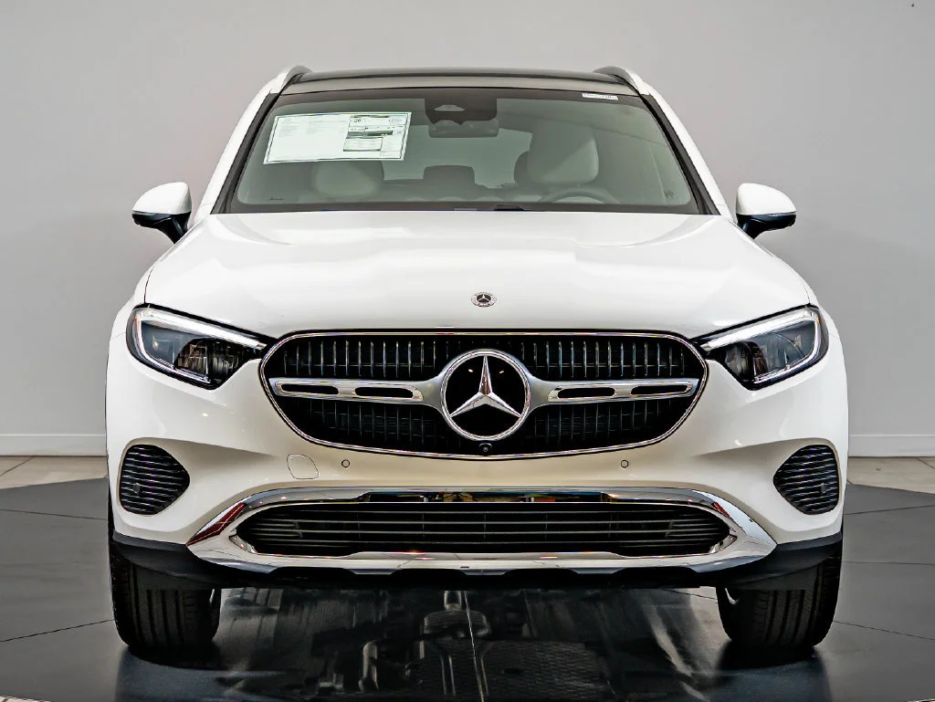 New 2026 Polar White Mercedes-Benz GLC 300 image 2