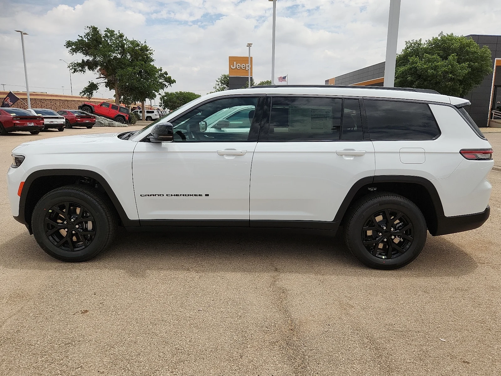 New 2026 Bright White Clear-Coat  Paint Jeep L LAREDO ALTITUDE 4X4 image 2