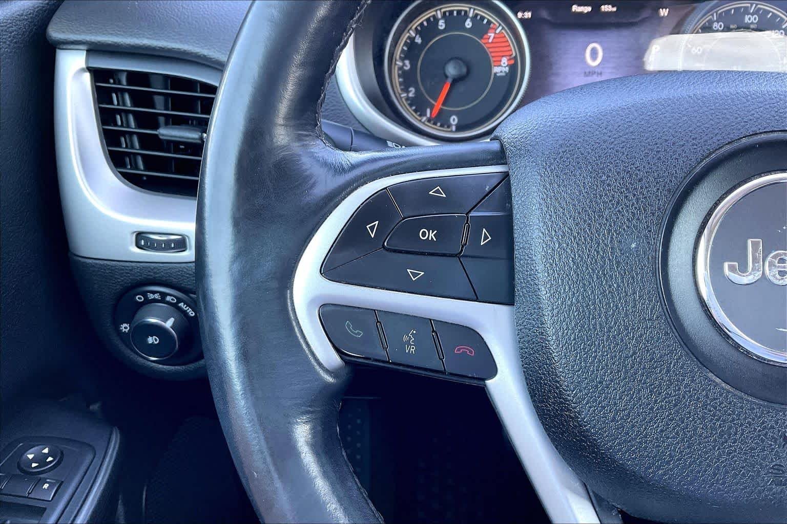 Used 2016 Bright White Clearcoat Jeep Trailhawk image 23
