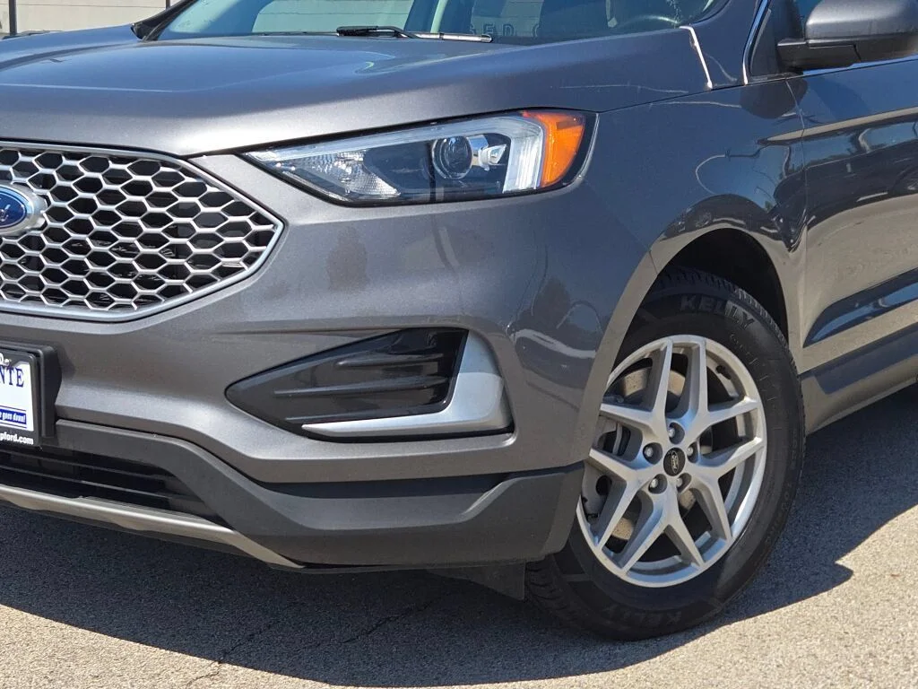Certified Used 2024 Gray Ford SEL image 3