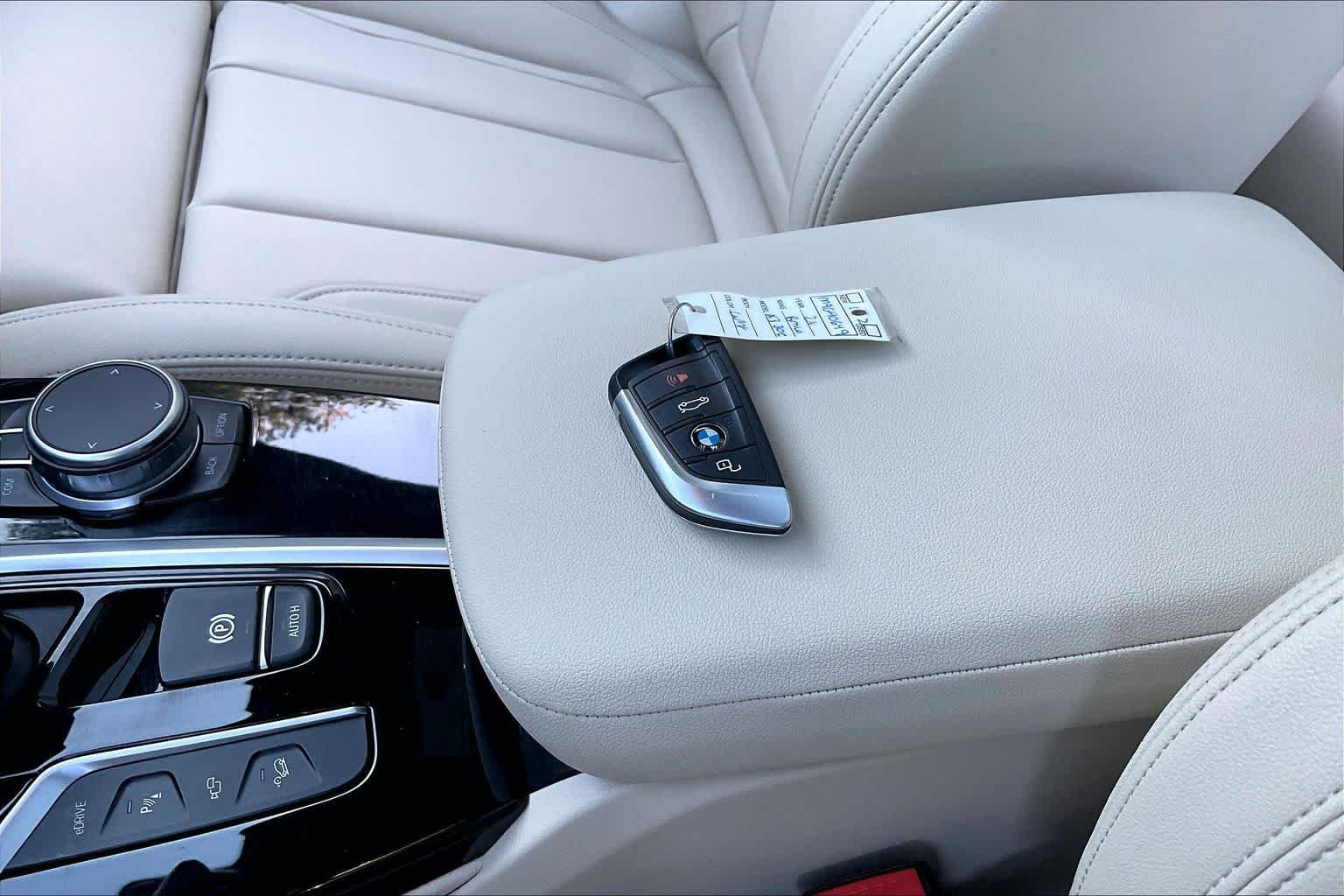 Used 2021 Mineral White Metallic BMW xDrive30e image 14