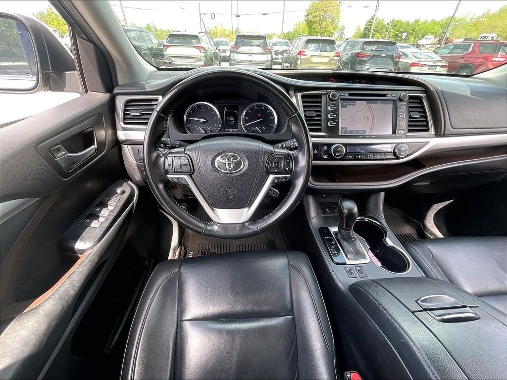 Used 2019 Blizzard Pearl Toyota XLE image 17
