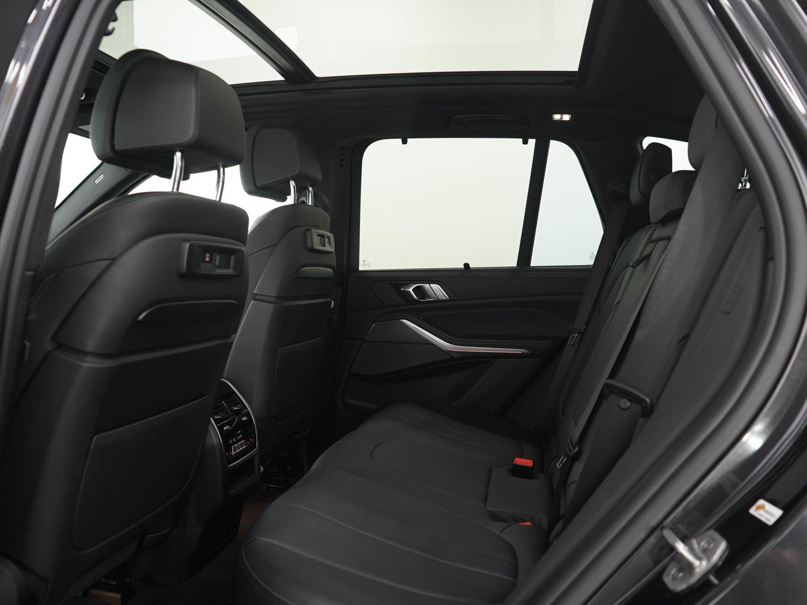 Used 2020 Black BMW xDrive40i image 15