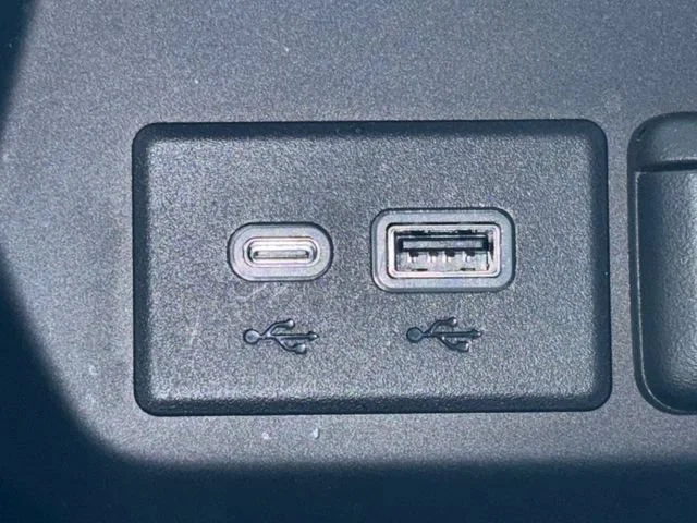 Used 2021 PACIFIC BLUE METALLIC GMC Elevation image 7