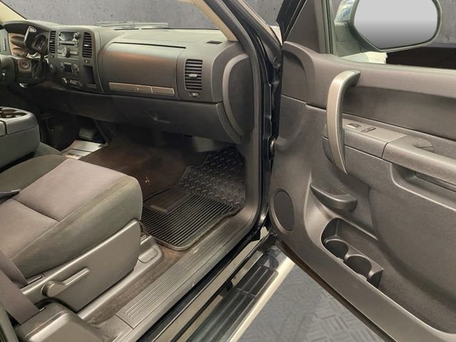 Used 2013 Black Chevrolet LT image 18