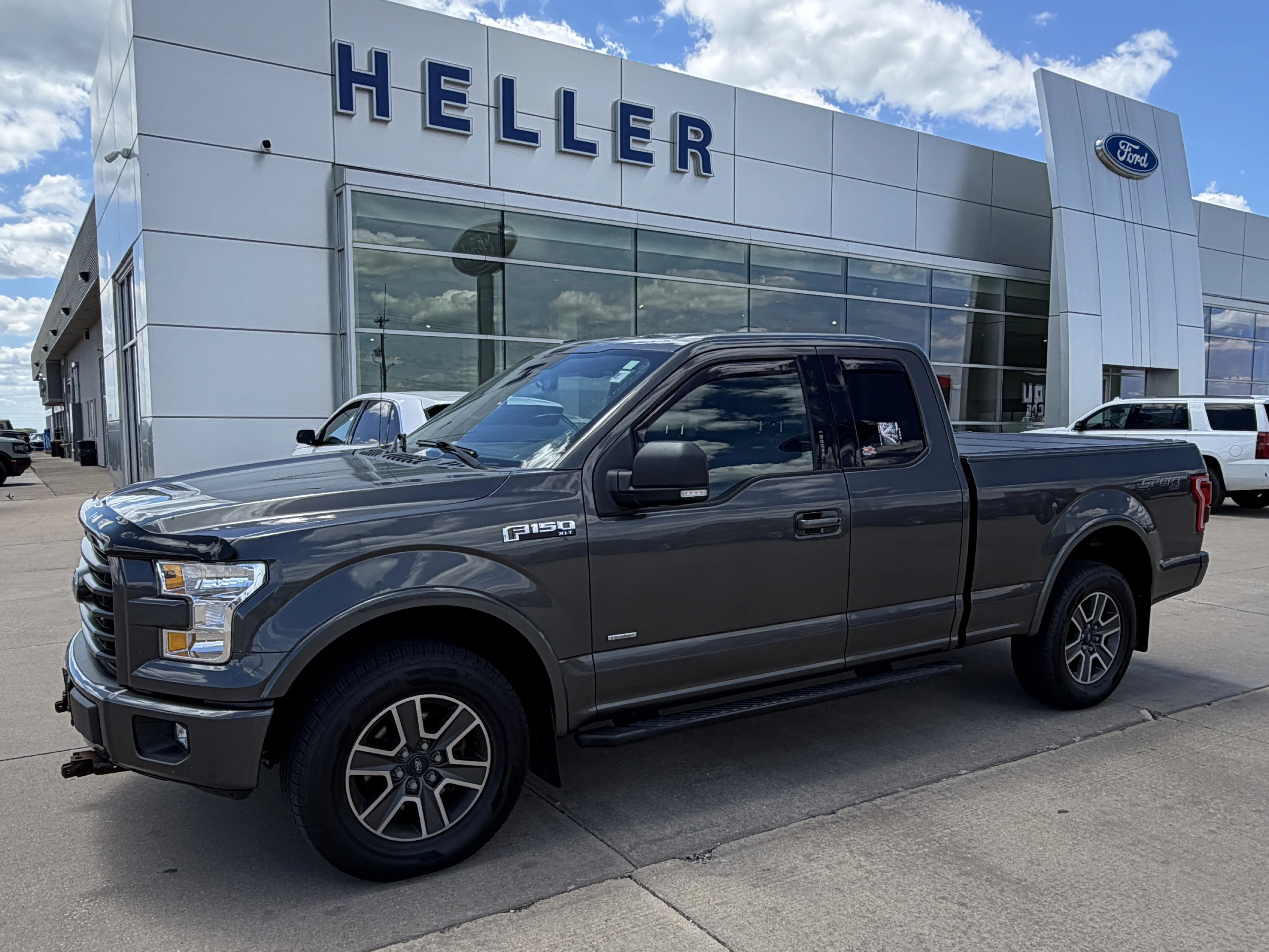 Used 2017 Magnetic Metallic Ford XLT image 3