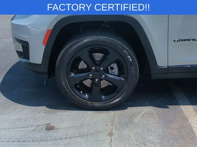 Used 2023 Silver Jeep Altitude image 10