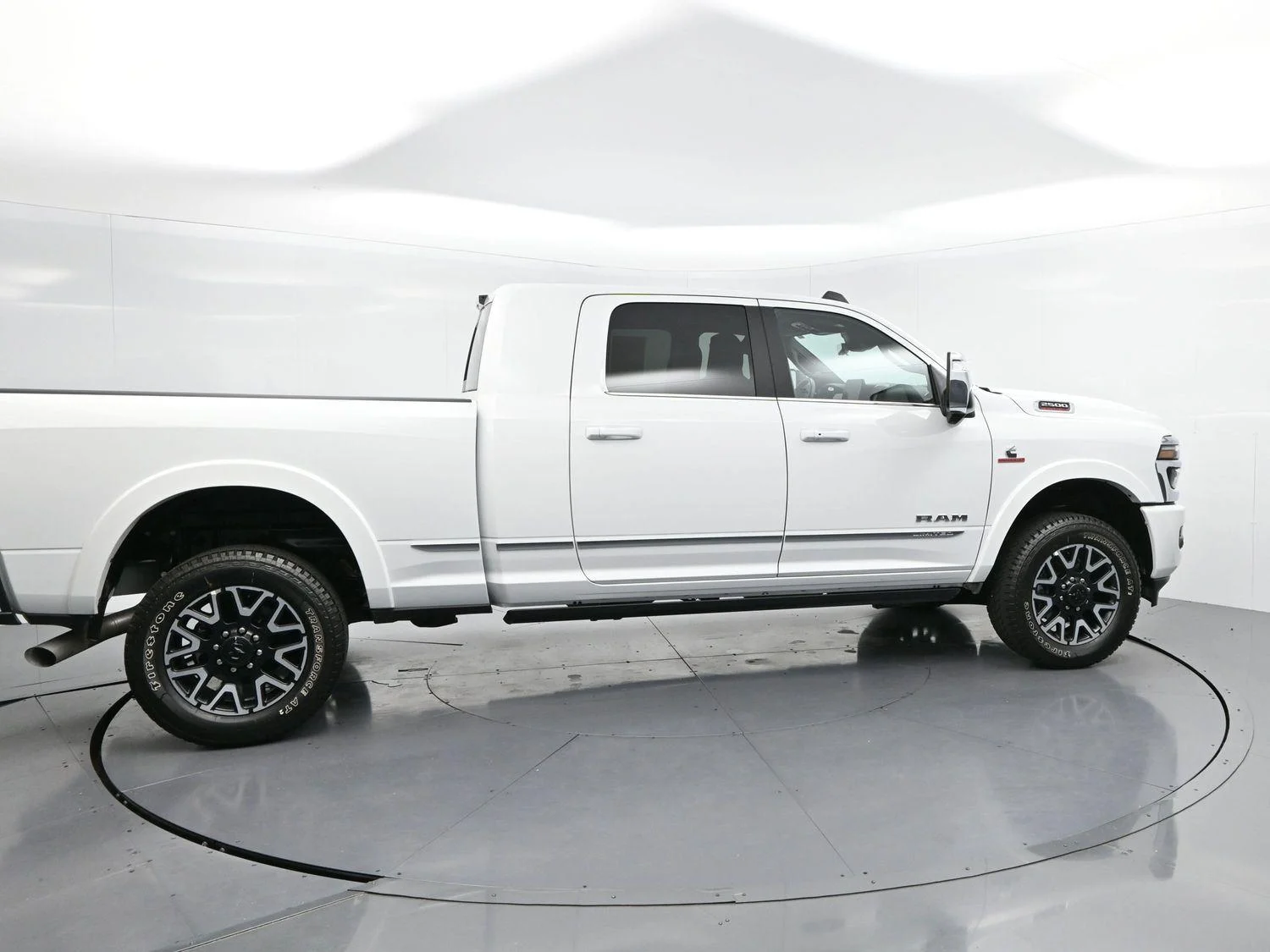 Used 2025 White Ram Limited image 8