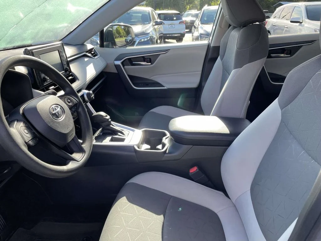 Used 2021  Toyota XLE image 20