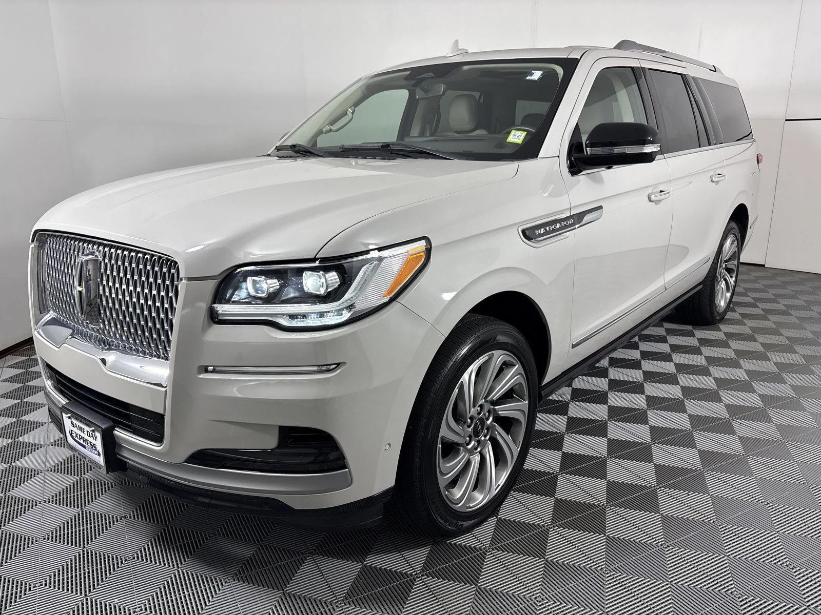 Used 2022 Ceramic Pearl Metallic Tri-Coat Lincoln Reserve image 3