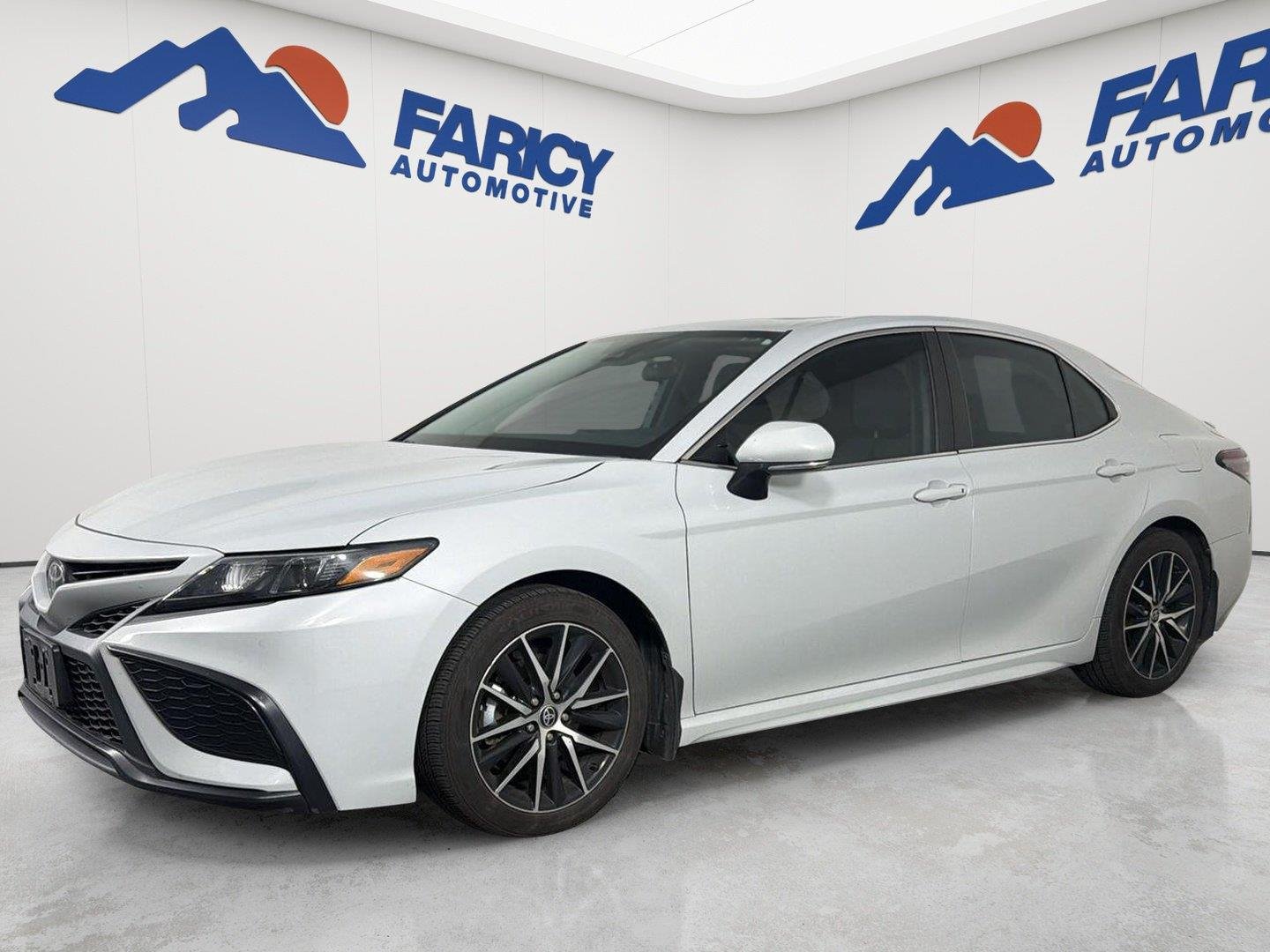 Used 2023 Ice Edge Toyota SE image 3