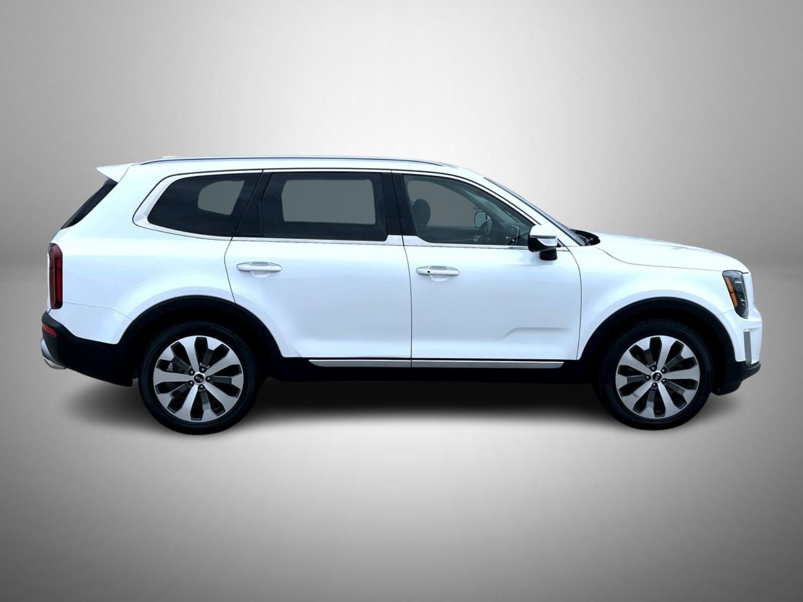 Used 2020 White Kia S image 4