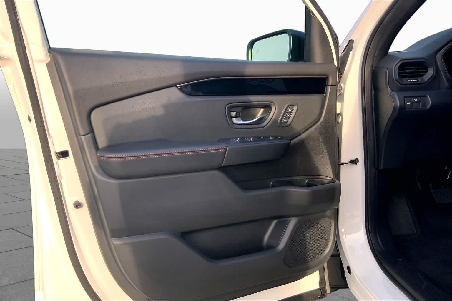 New 2026 Platinum White Pearl Honda AWD TrailSport image 10