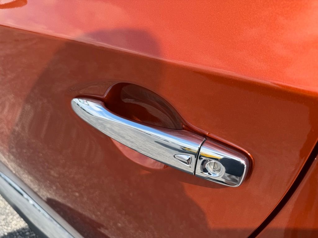 Used 2020 Orange Nissan Platinum image 4