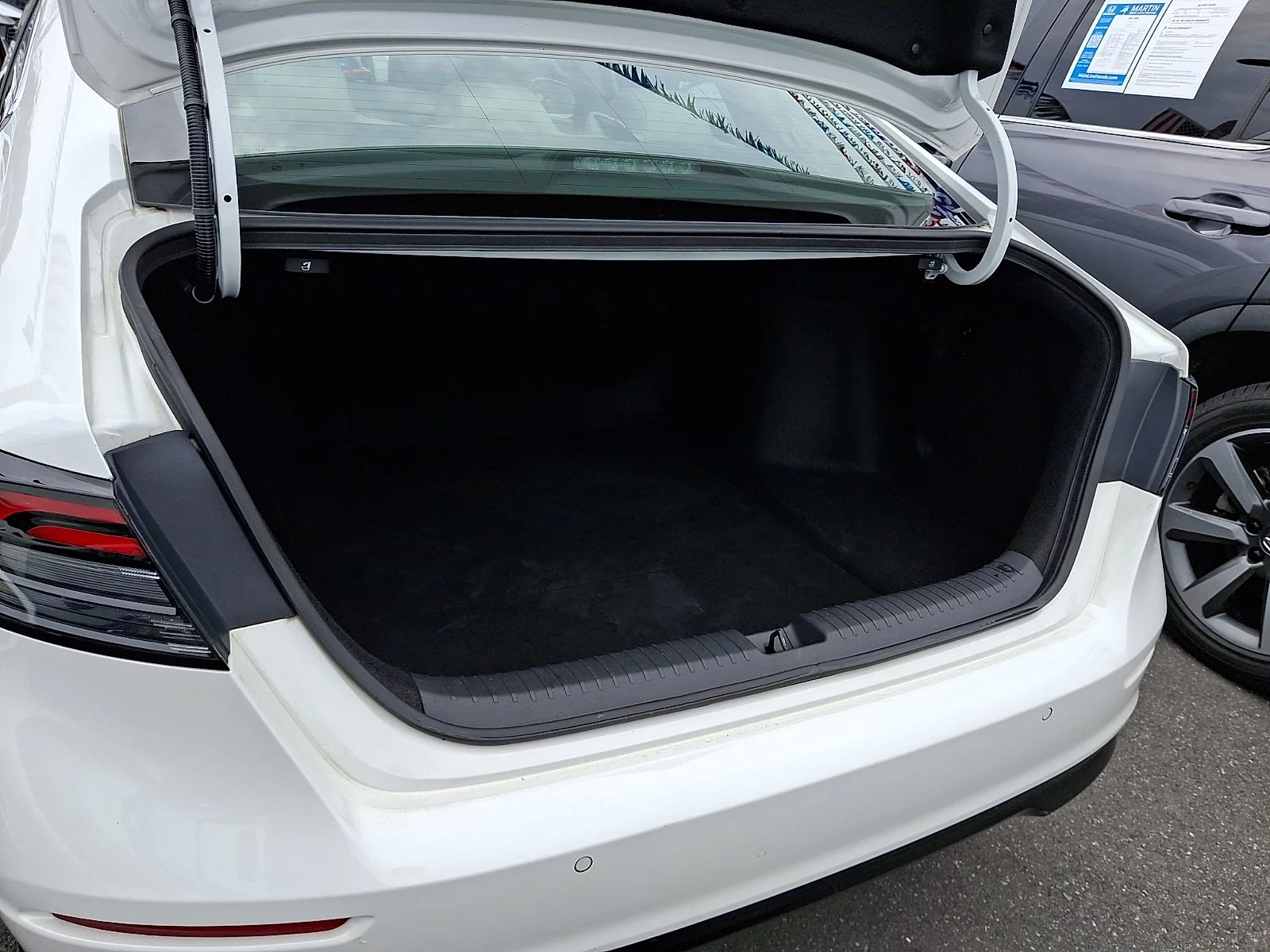 Used 2023 Platinum White Pearl Honda EX-L image 28