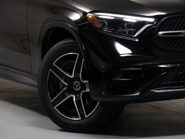 New 2026 Black Mercedes-Benz GLC 300 image 29