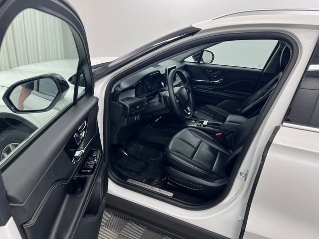 Used 2022 White Lincoln Standard image 12