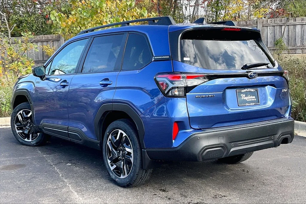 New 2026 DAYBREAK BLUE PEARL Subaru Limited Hybrid image 3
