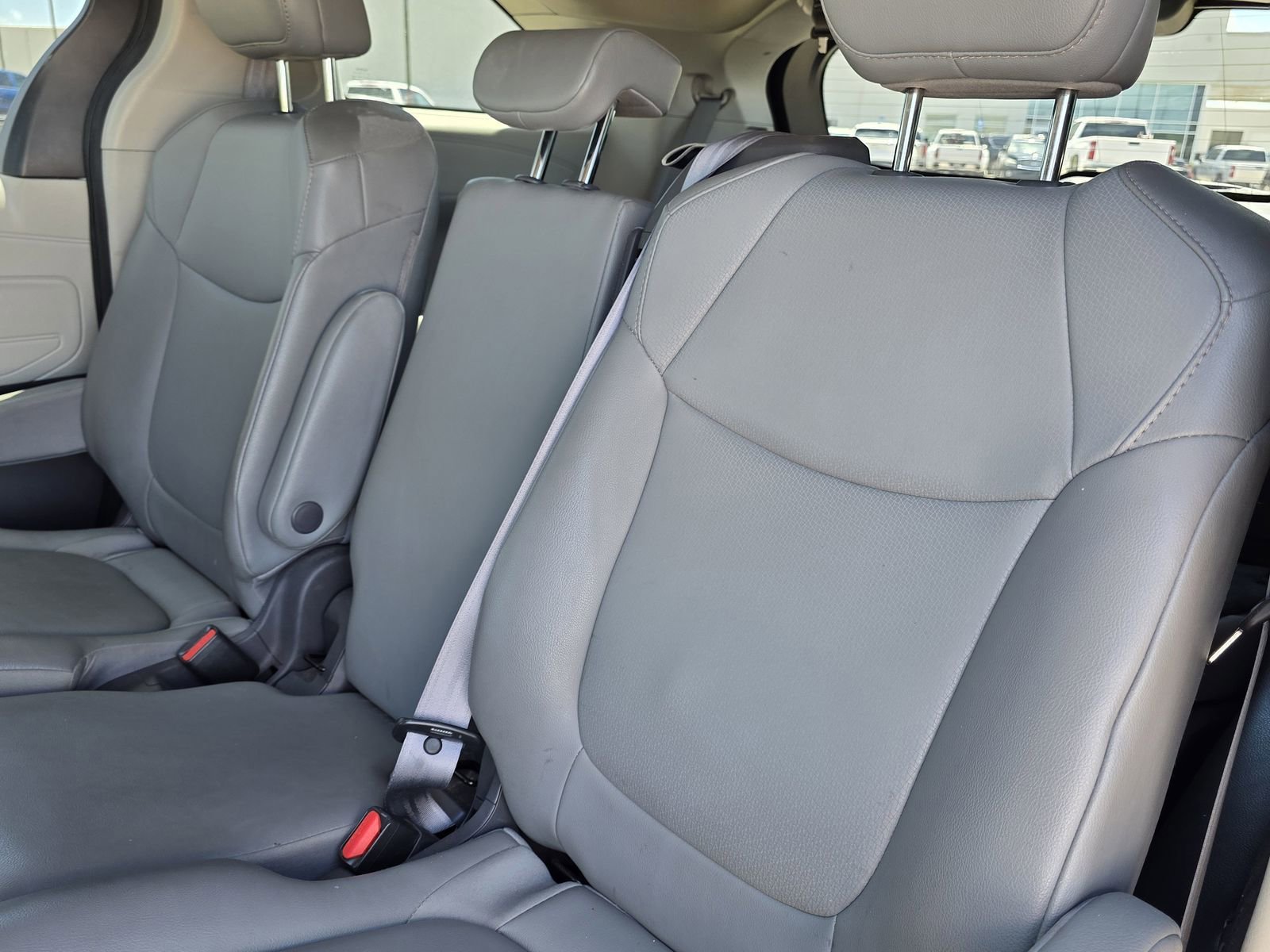 Used 2021 Silver Toyota XLE image 28