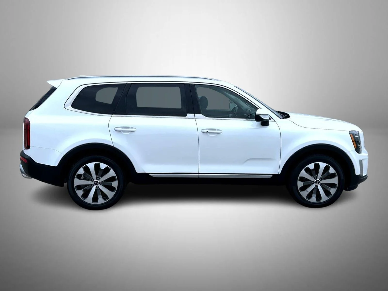 Used 2020 White Kia S image 4
