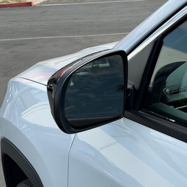 Used 2024 White Jeep Latitude image 11