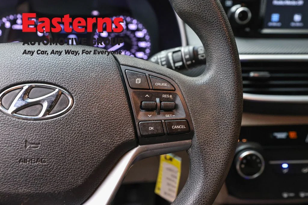 Used 2020 Red Hyundai SE image 15