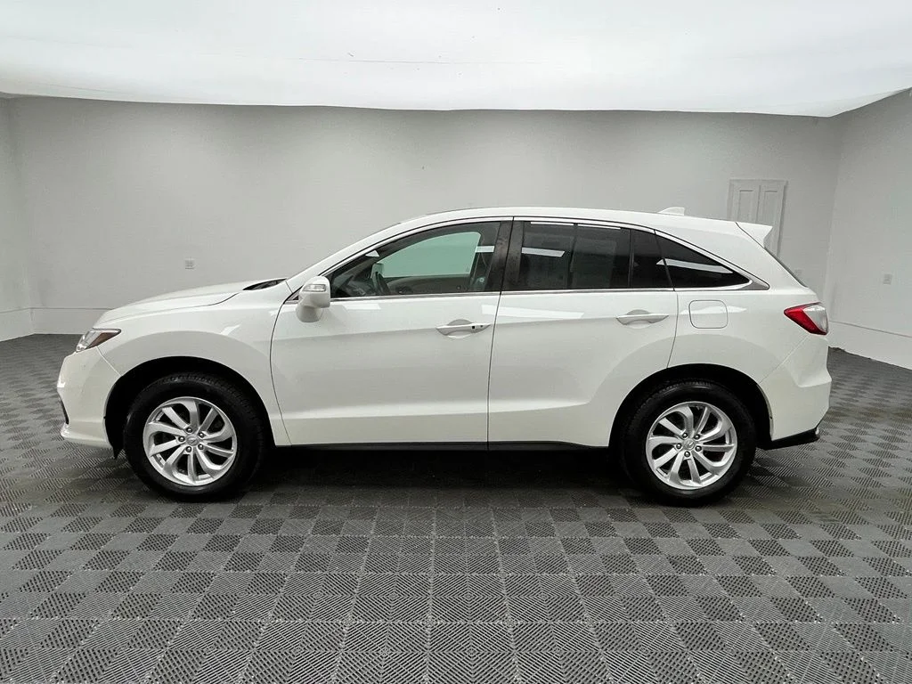 Used 2018  Acura Base image 14