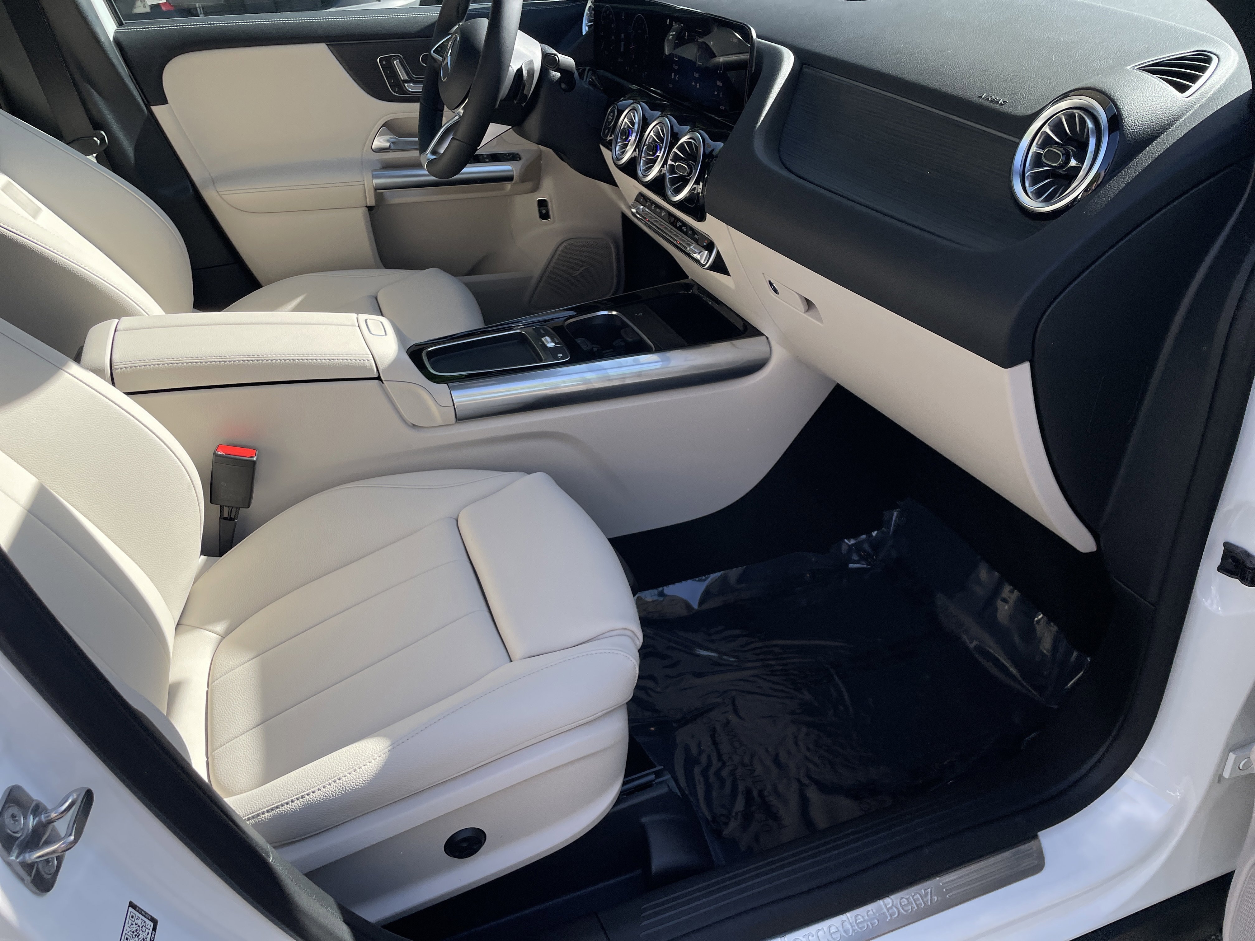 New 2026 Polar White Mercedes-Benz GLA 250 SUV image 43