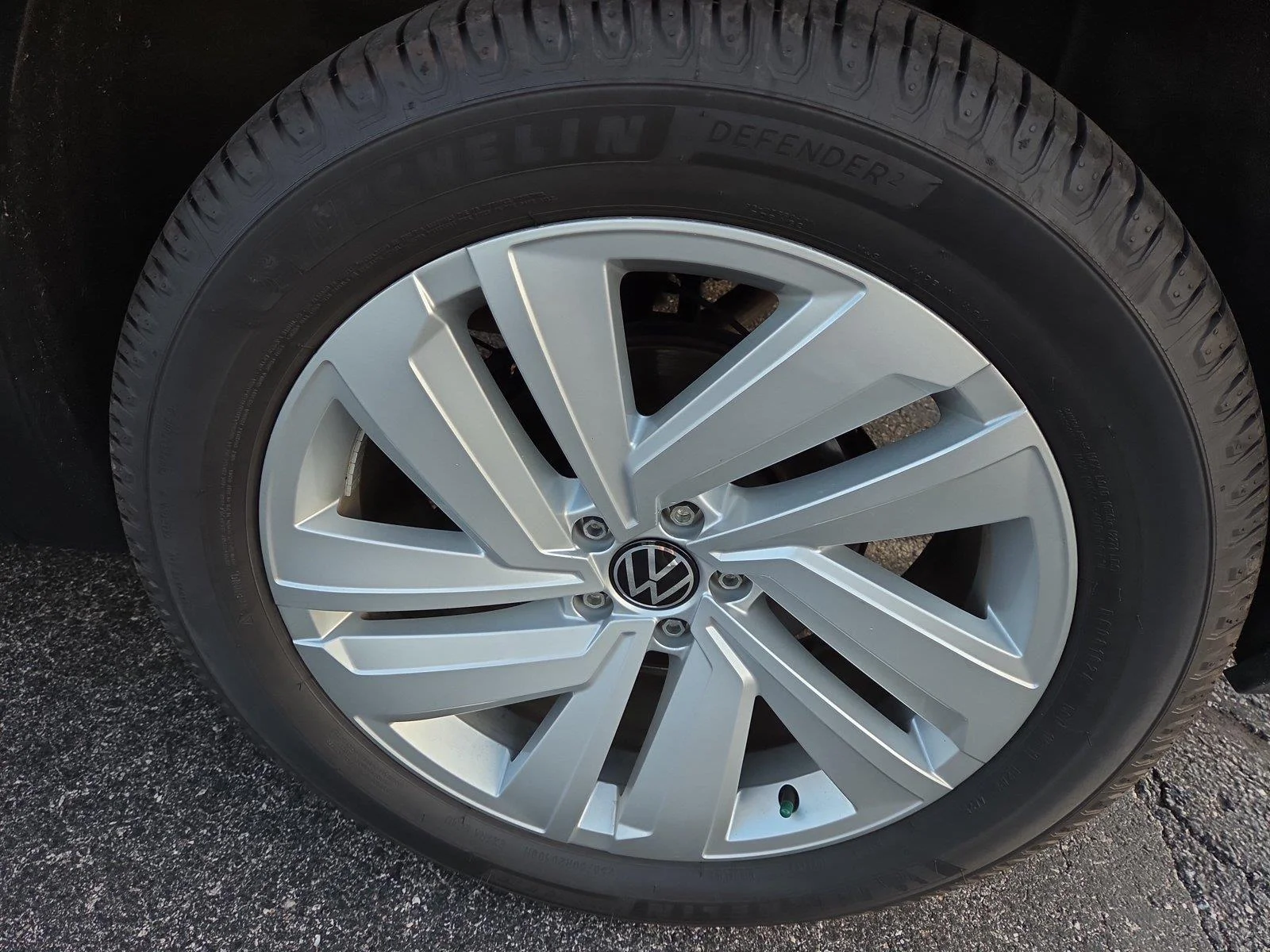 Used 2022 Pyrite Silver Metallic Volkswagen 2.0T SE w/Technology image 25