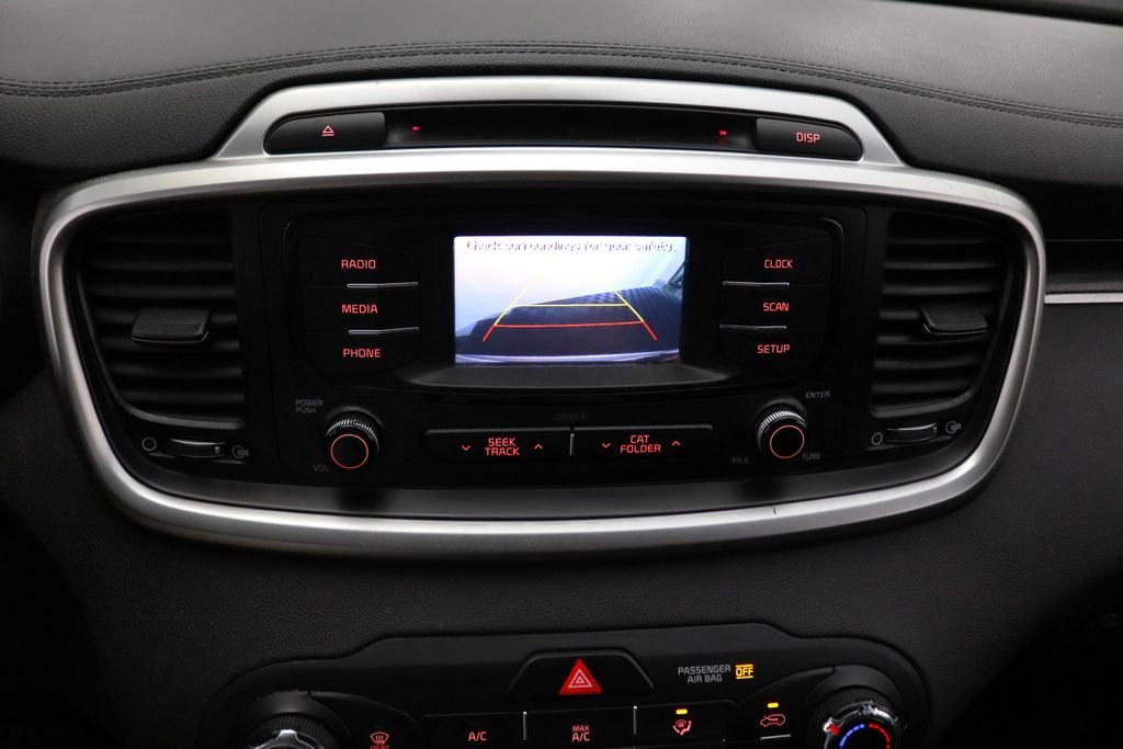 Used 2017 White Kia LX image 22