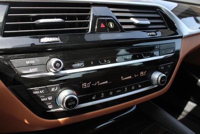 Used 2020 White BMW 530i xDrive image 17