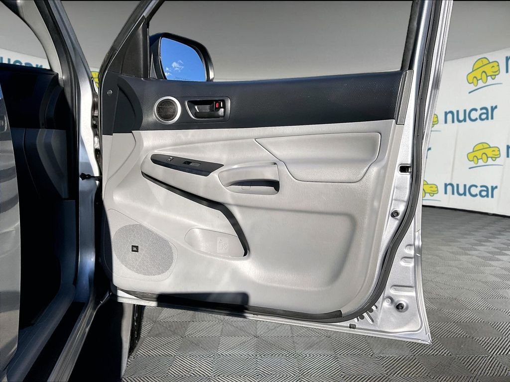 Used 2015 Silver Toyota Base image 26