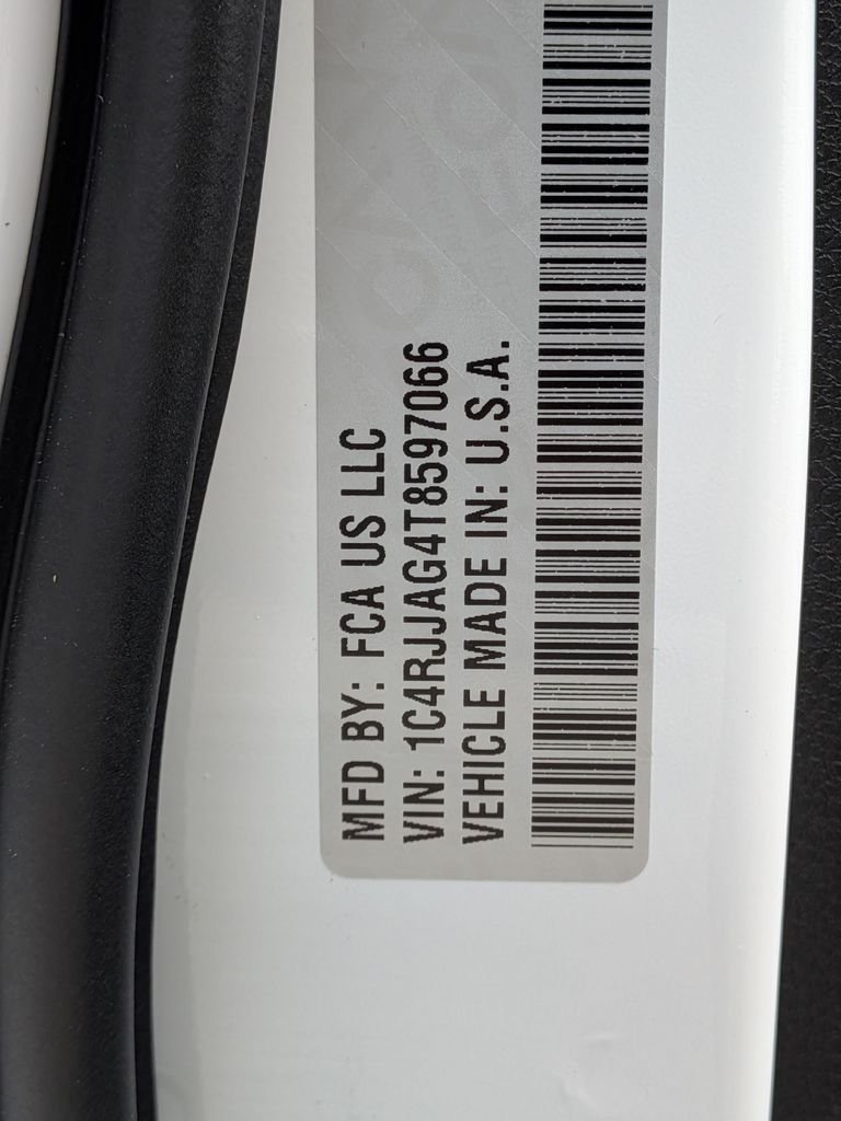 New 2026 Bright White Clear-Coat Exterior Paint Jeep Laredo image 31