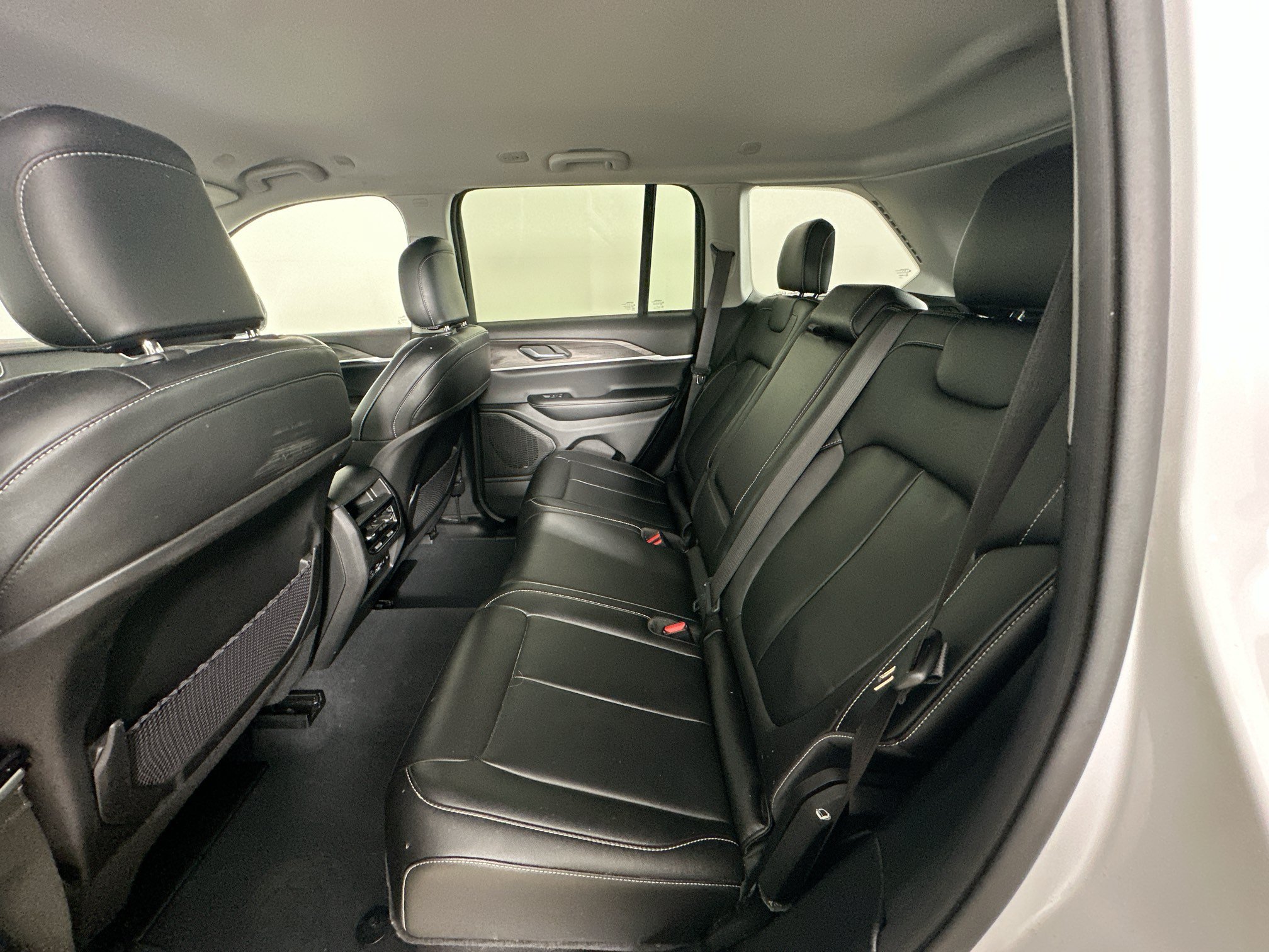 Used 2023 Bright White Clearcoat Jeep Limited image 34