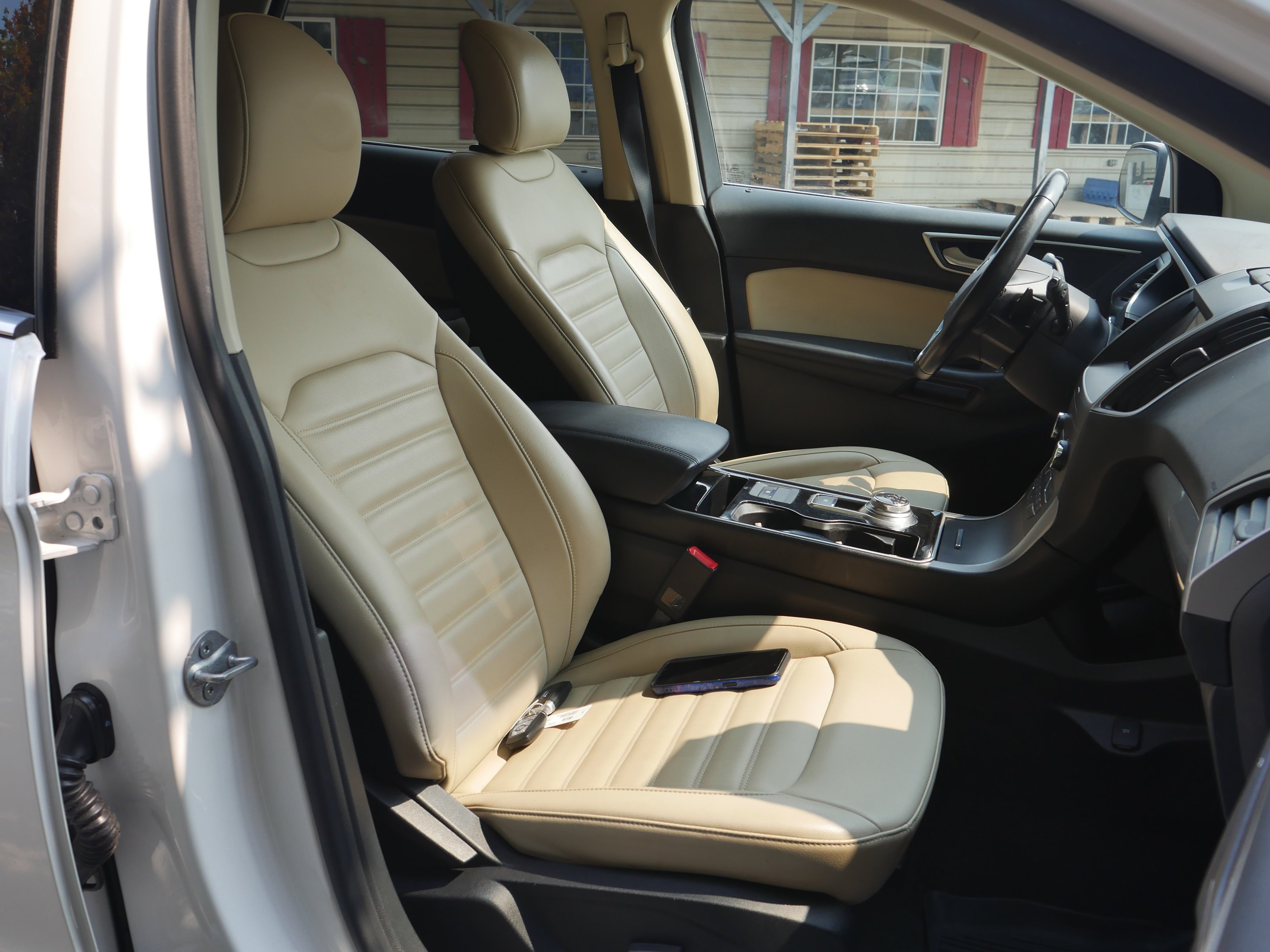 Used 2019 White Platinum Clearcoat Metallic Ford SEL image 28
